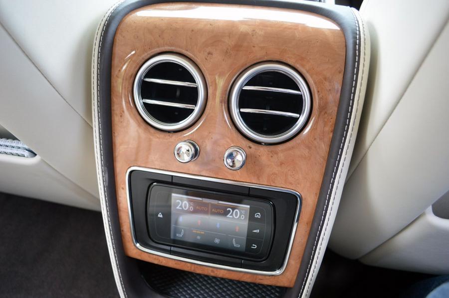 Детали интерьера Bentley Flying Spur 2014 года  (фото 14 из 63)